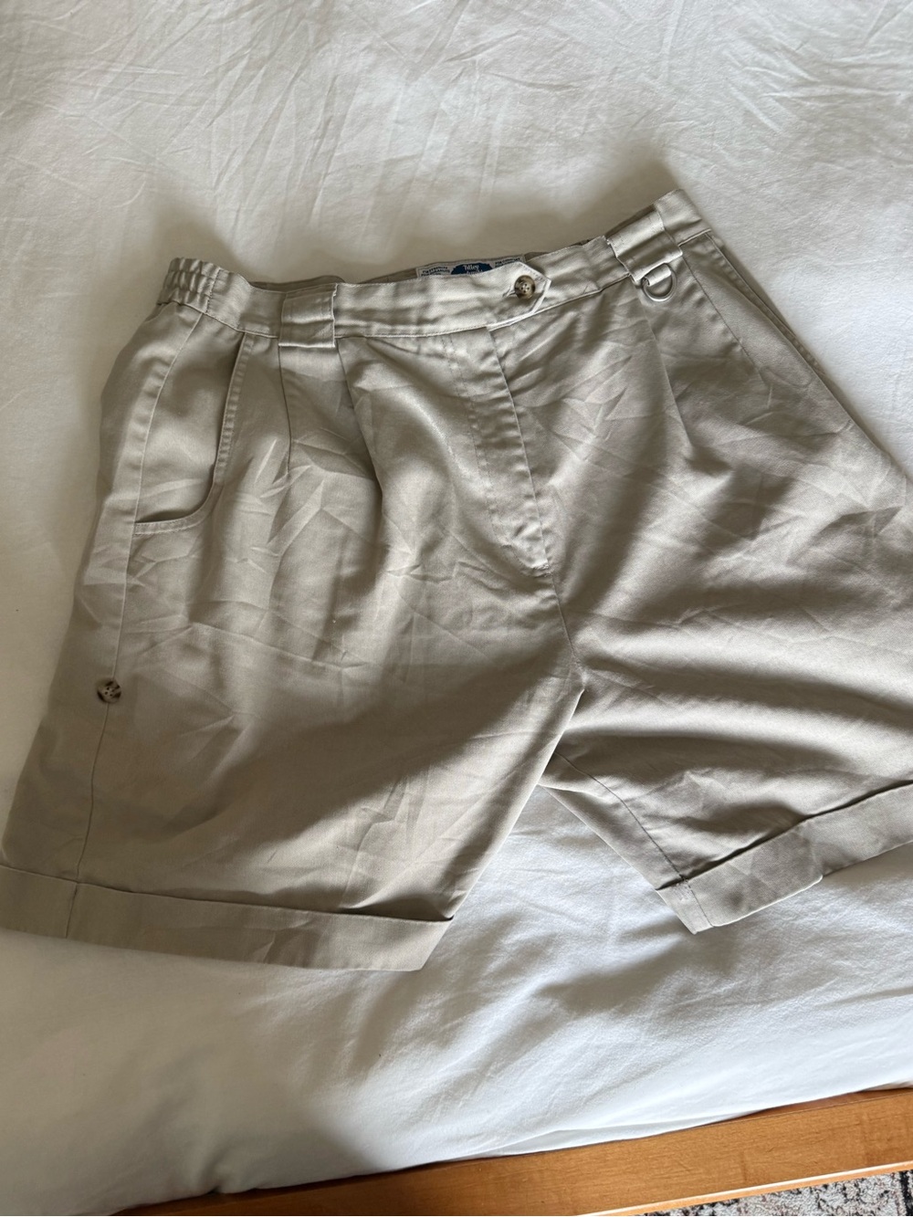 Tilly endurables Women’s Relaxed Fit Khaki Shorts (fits XL)